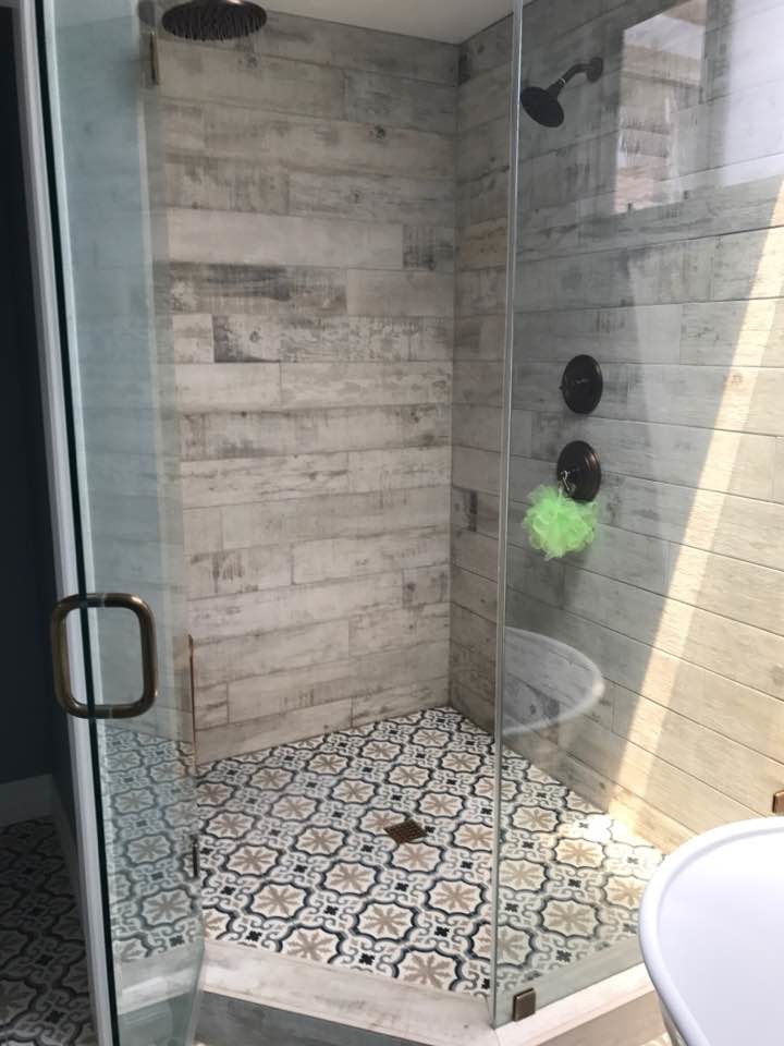 Inspiration for a rustic bathroom remodel in Orange County