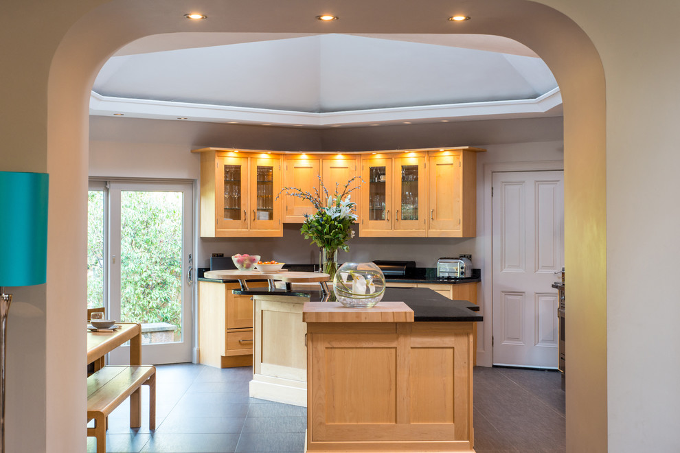 Inspiration for a traditional kitchen in Edinburgh.