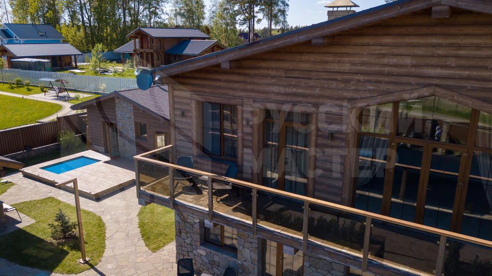 Дом в стиле шале на берегу Правдинского озера