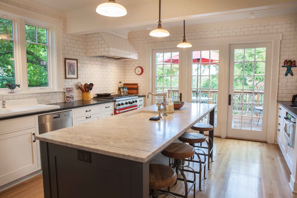 Transitional kitchen photo in Seattle