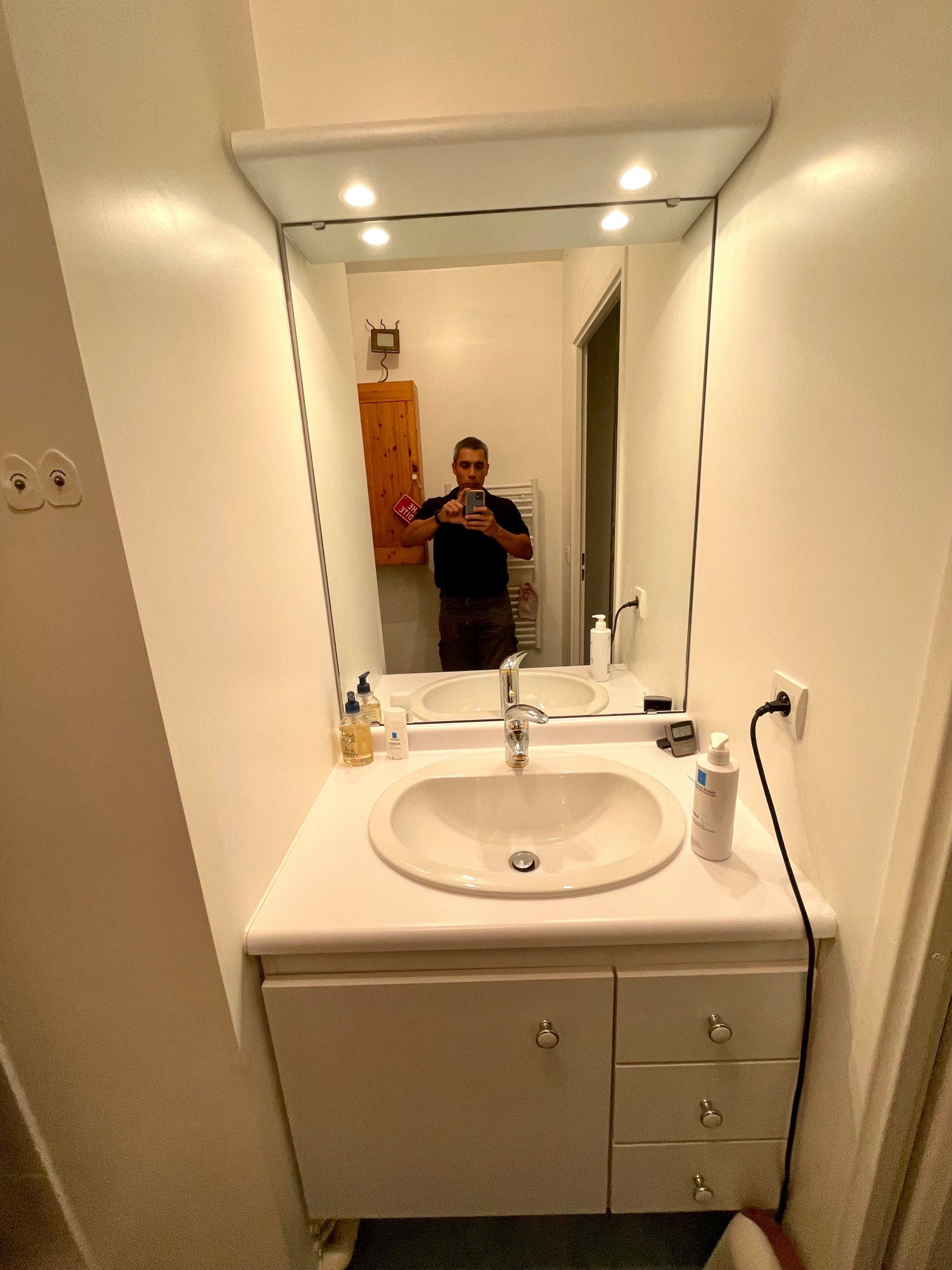 SALLE D'EAU: receveur extra-plat et niche porte-accessoires