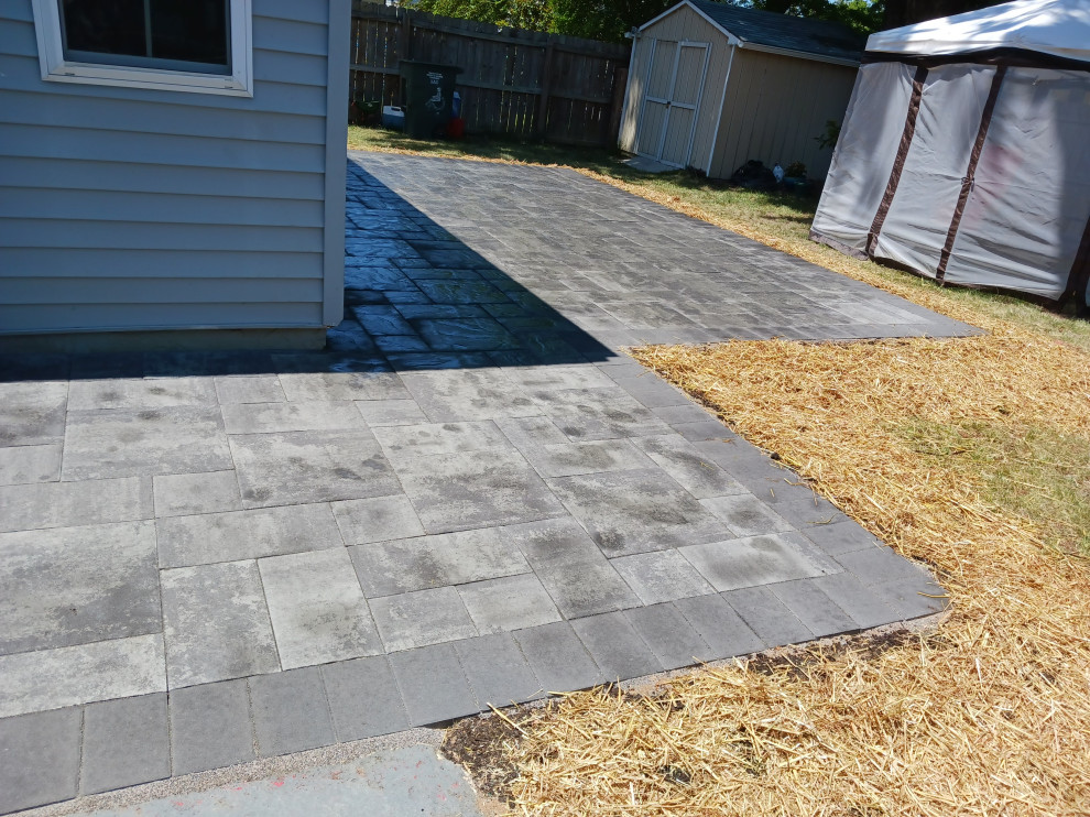 Patio - Paver | Retaining Wall - Stone