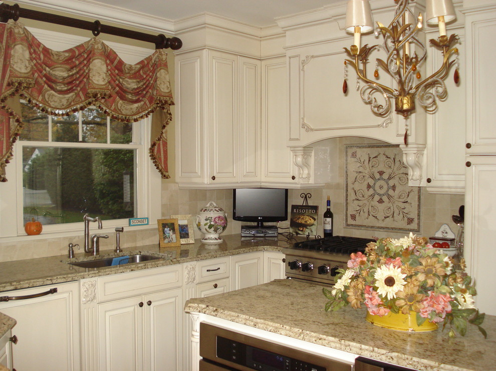 Inspiration for a transitional kitchen remodel in New York