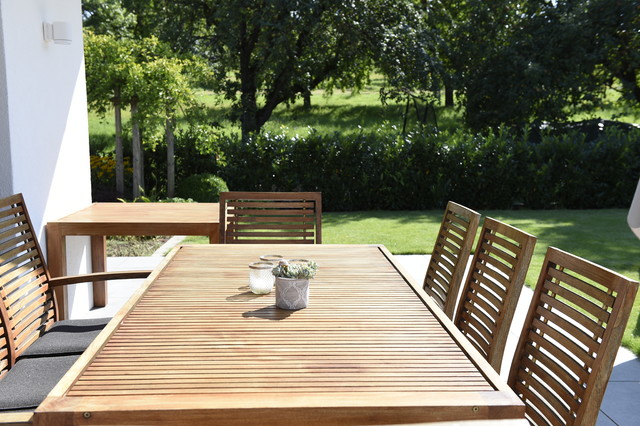 Moderner Garten mit Pool trendy