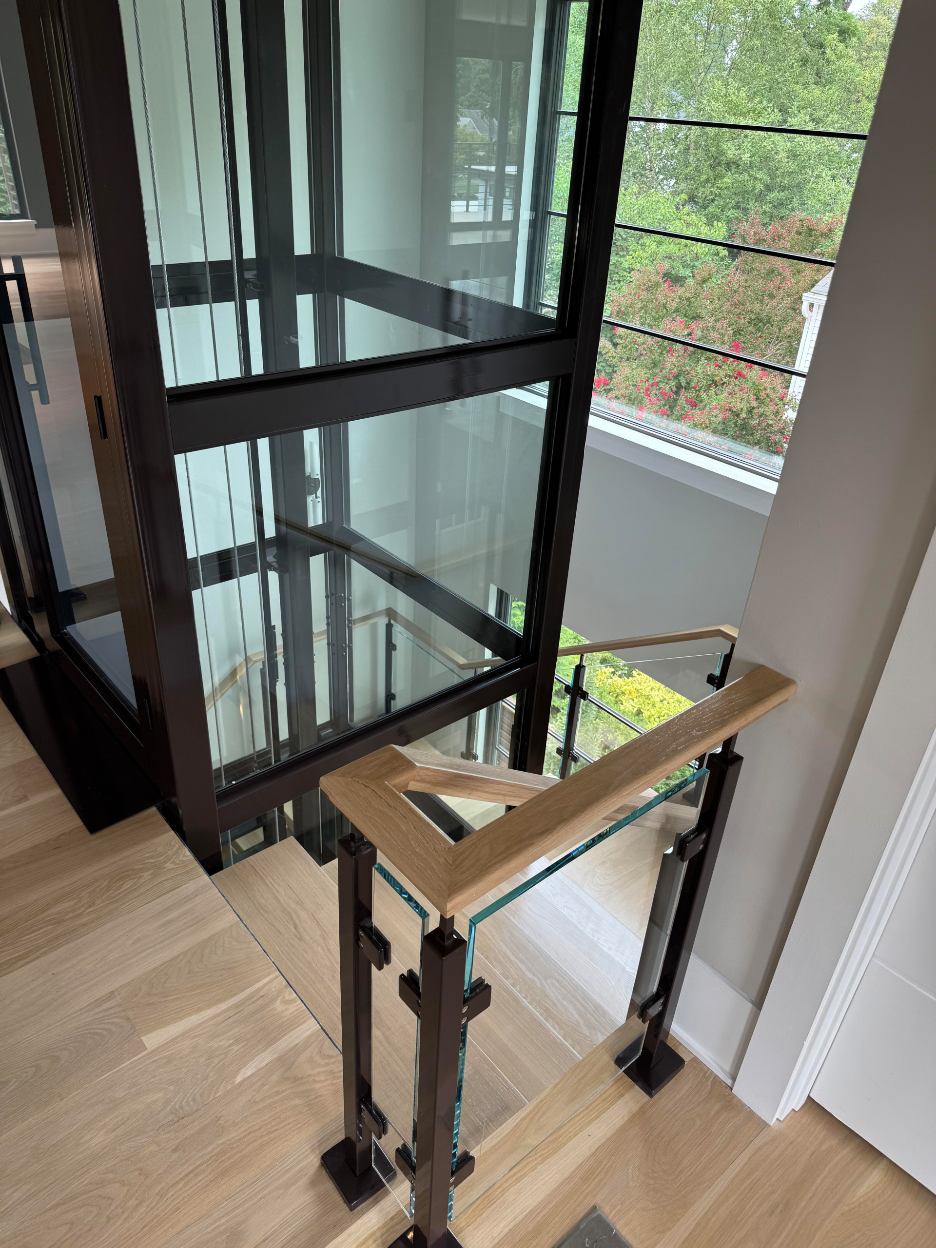 136_Modern Mono-Beam Encircling Glass Elevator, Bethesda, MD 20814