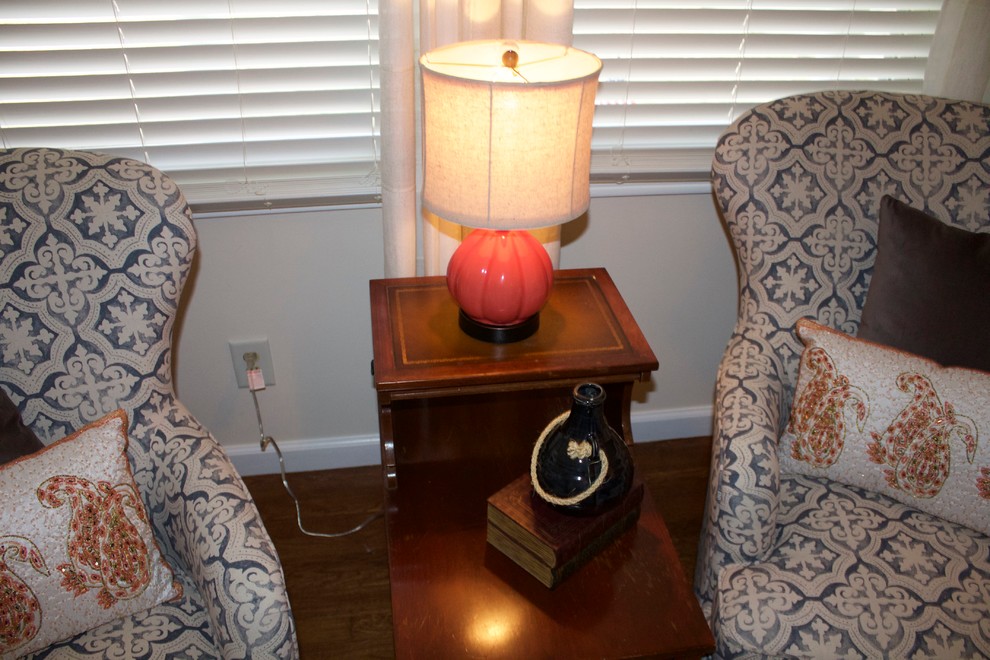 Example of a transitional home design design in Atlanta