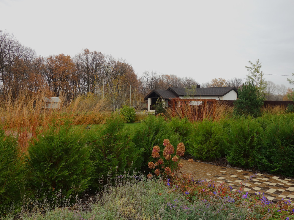 Сад с водоёмом