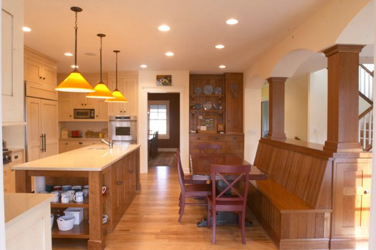 Design ideas for an arts and crafts kitchen in Minneapolis.