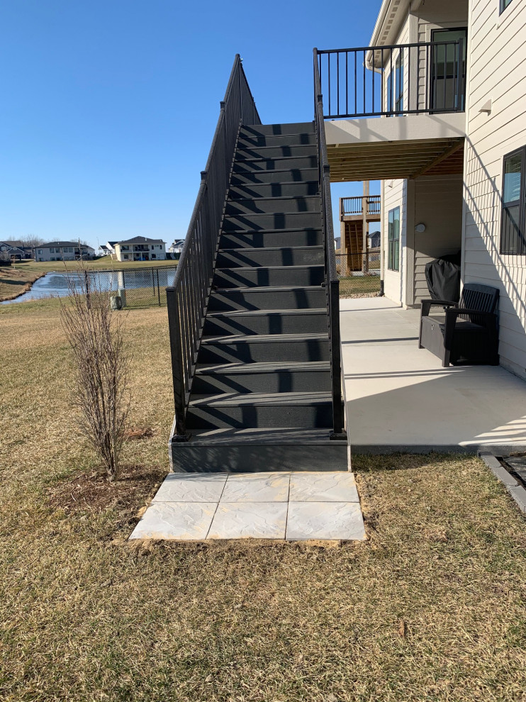 Inspiration for a mid-sized craftsman backyard second story deck remodel