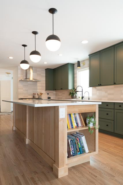 Example of a mid-sized transitional kitchen design in Chicago with an island