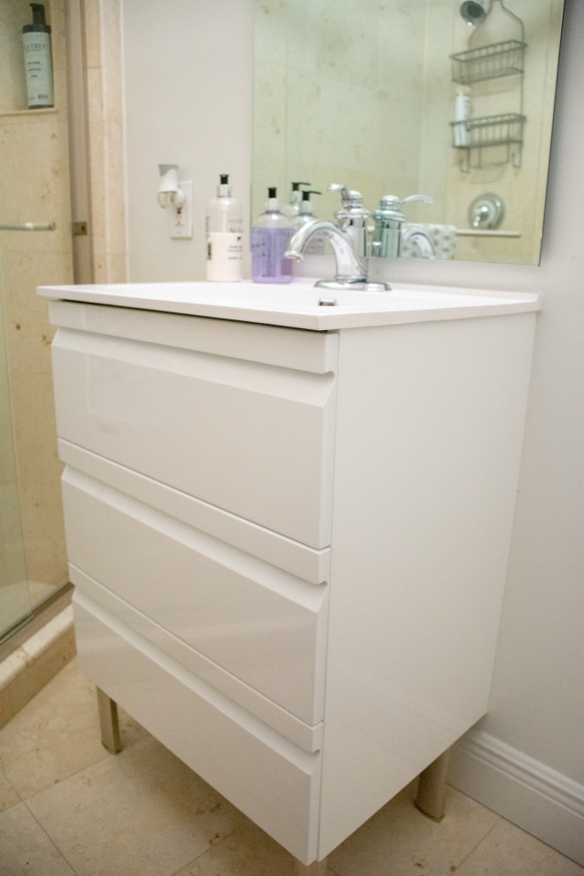 Home design - transitional home design idea in Miami