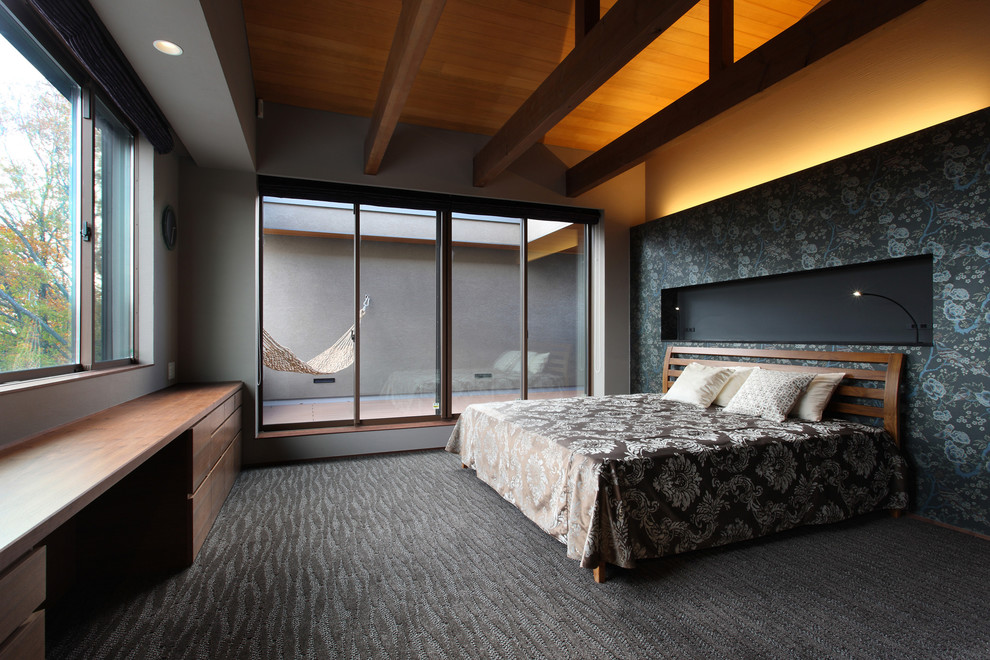 Example of a minimalist bedroom design in Kobe