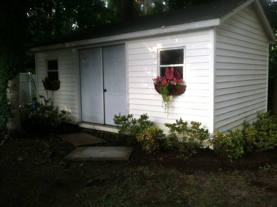 Inspiration for a transitional landscaping in Raleigh.