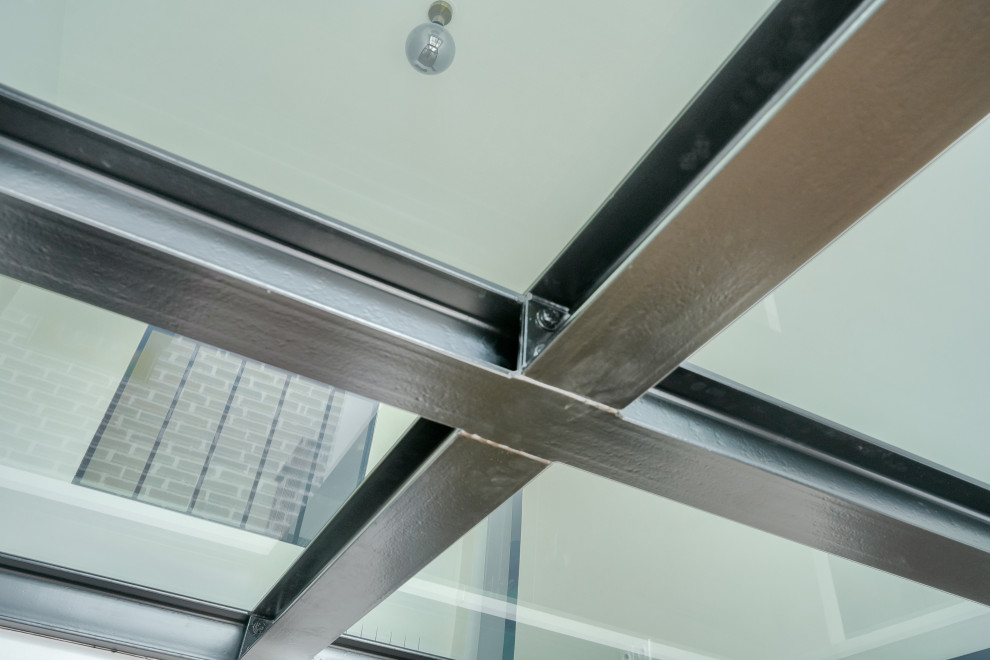 Création d'une mezzanine vitrée