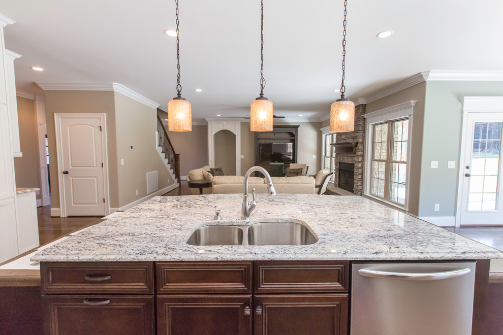 Kitchen - transitional kitchen idea in Raleigh