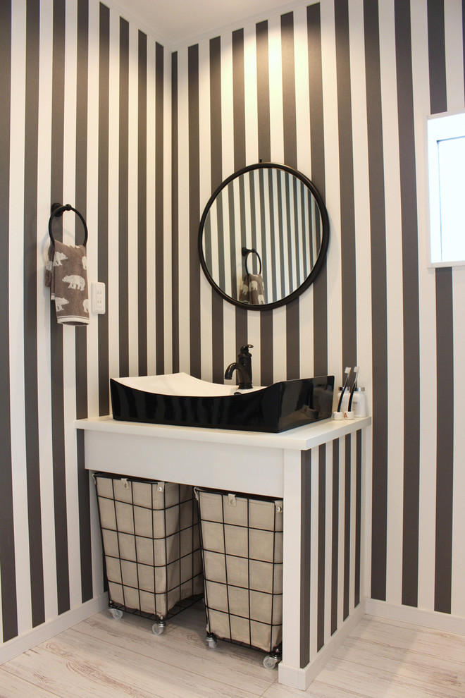 東京23区にあるモダンスタイルのおしゃれなトイレ・洗面所の写真