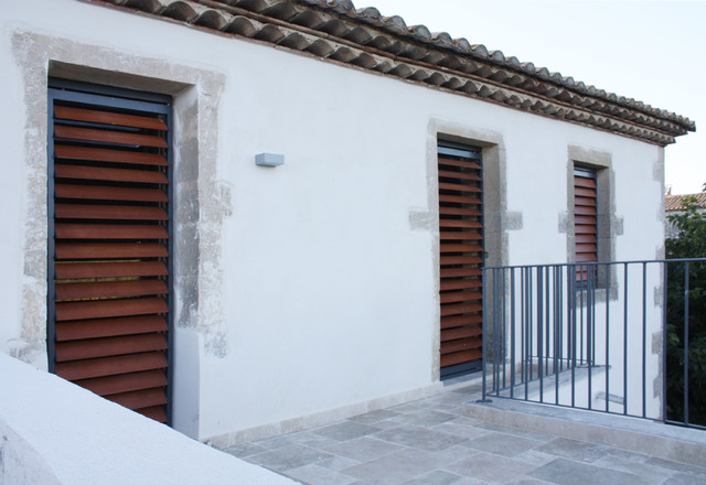 R&eacute;novation lourde d'une maison vigneronne contemporary-exterior