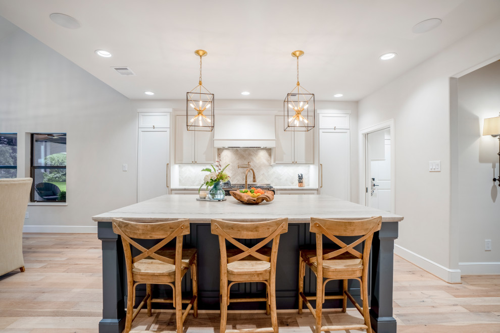 Inspiration for a transitional kitchen remodel in Houston