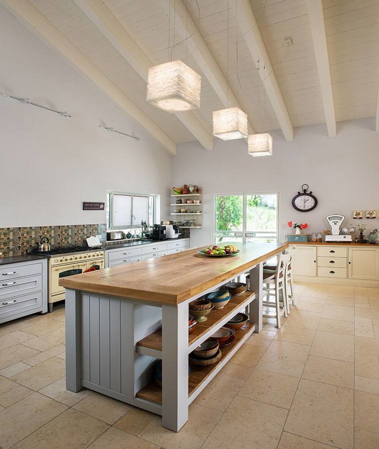 Photo of a farmhouse kitchen in Miami.