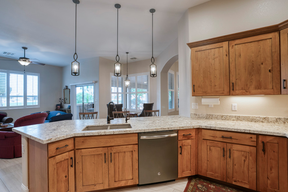 Home design - transitional home design idea in Phoenix
