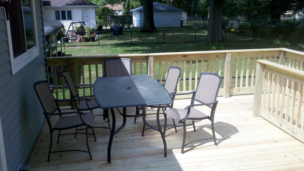Design ideas for a traditional deck in Cleveland.
