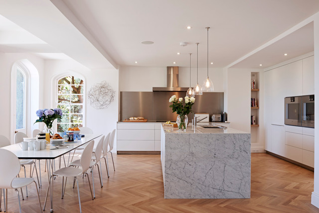 Moult coastal-kitchen