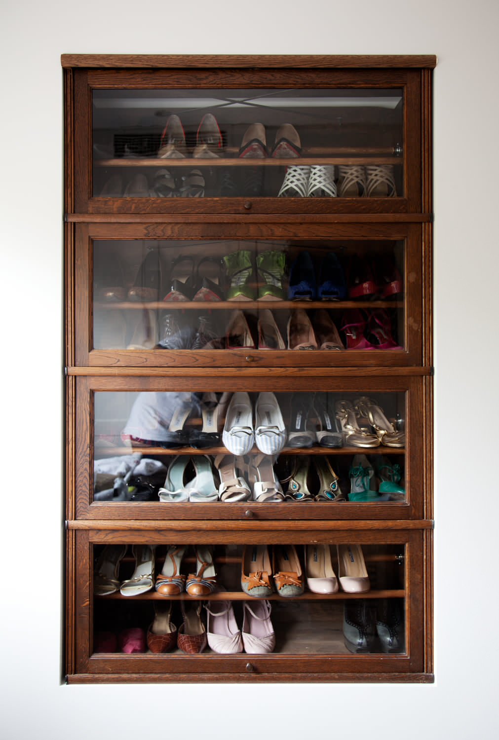 Шкаф для обуви со стеклянными дверцами