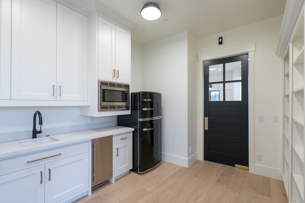 Home design - transitional home design idea in Phoenix