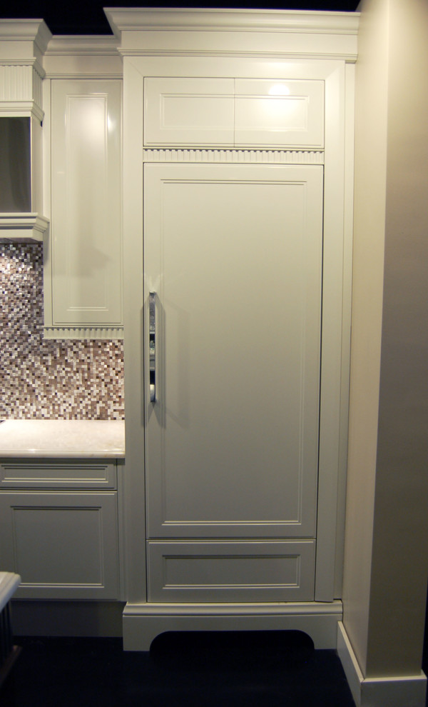 Transitional kitchen photo in Miami