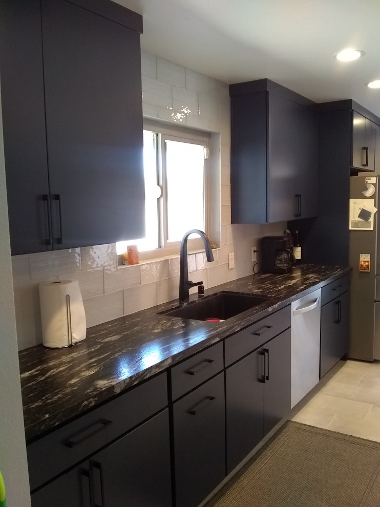 Mid-sized transitional kitchen photo in Las Vegas