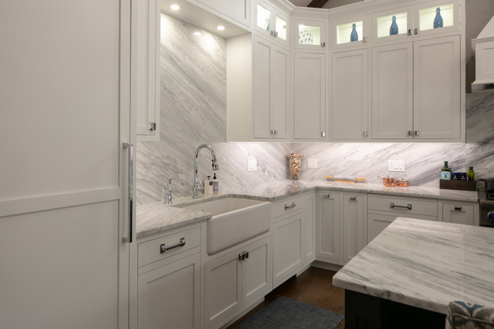 Transitional kitchen photo in Cincinnati