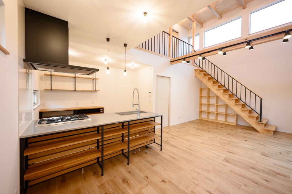 他の地域にあるおしゃれなリビングの写真