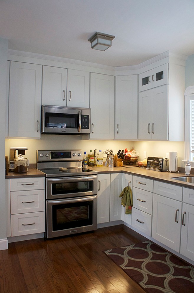 Kitchen - transitional kitchen idea in Boston