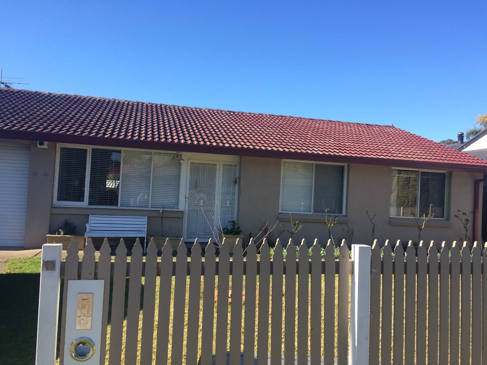 Nothing goes with manor red!! Houzz AU