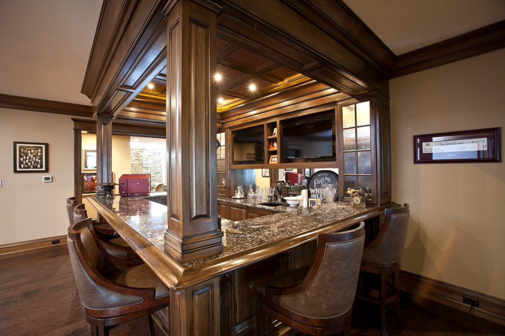 Inspiration for an expansive traditional home bar in Cincinnati.
