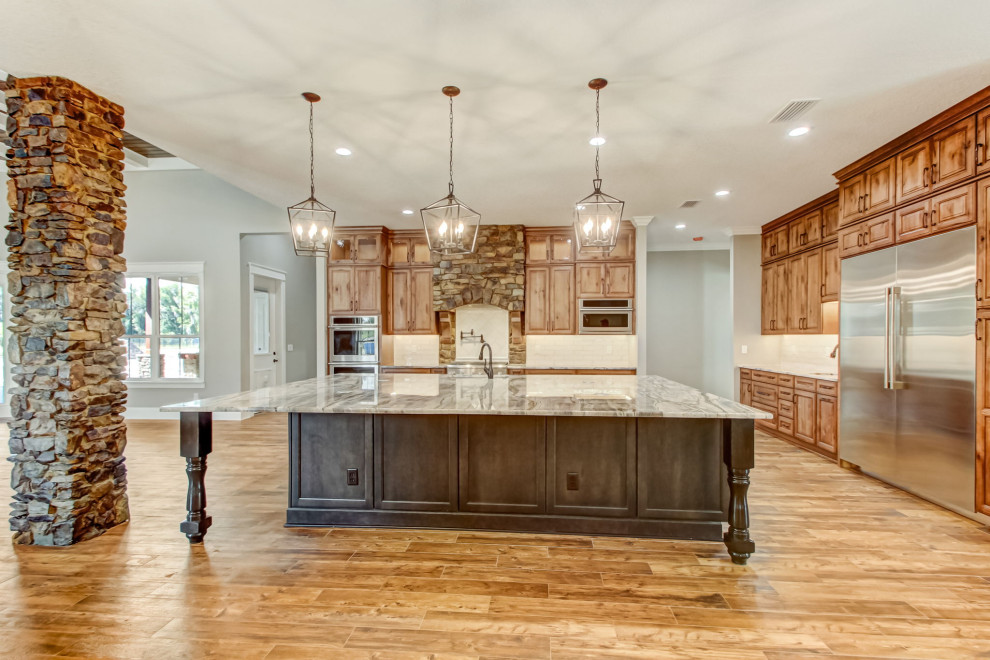 Design ideas for an expansive country kitchen in Jacksonville.