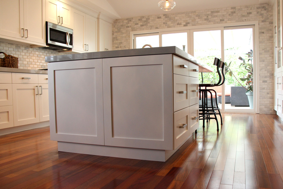 Inspiration for a transitional home design remodel in Orange County