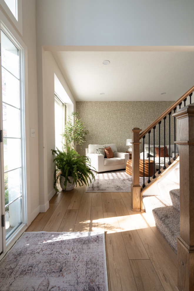 Example of a transitional home design design in Minneapolis