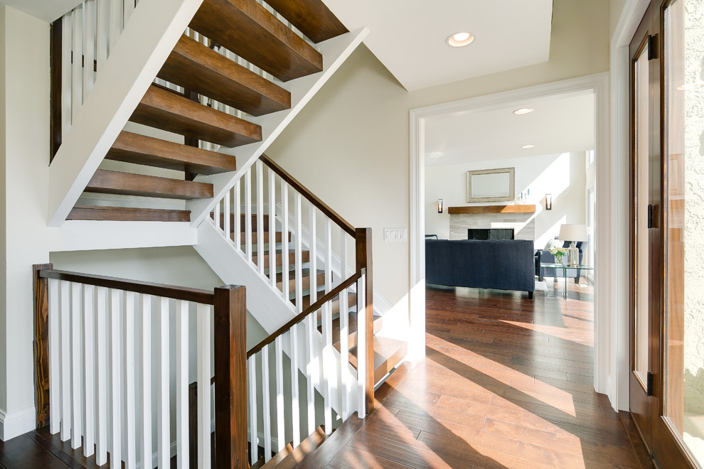 Design ideas for a traditional wood l-shaped staircase in Los Angeles with open risers.