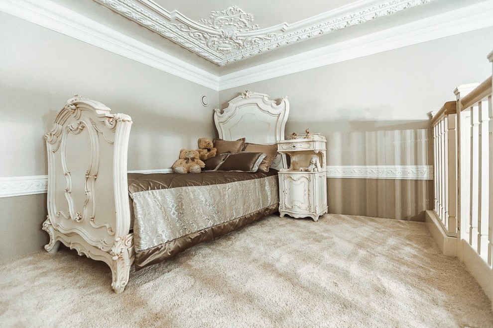 Inspiration for a mid-sized traditional toddler room in Saint Petersburg with medium hardwood floors.