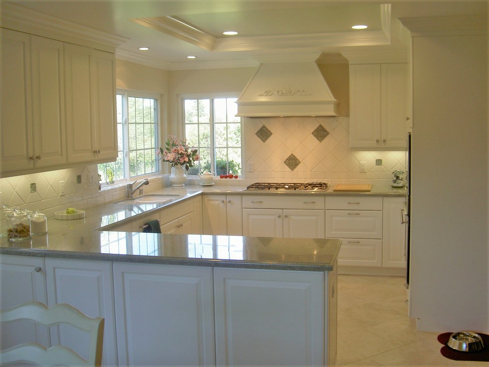 Inspiration for a transitional kitchen remodel in San Francisco