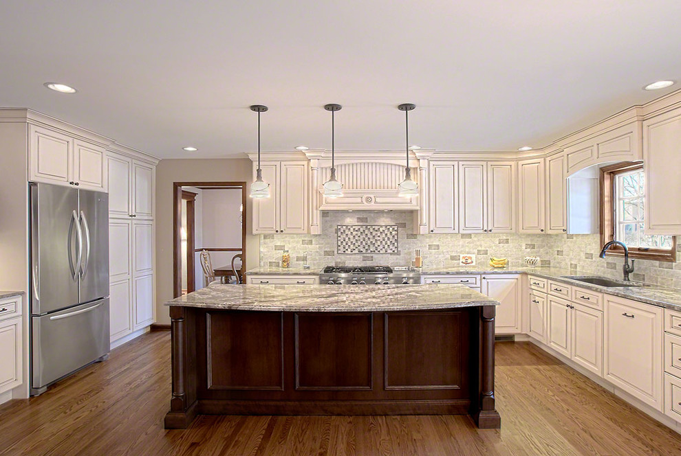 Example of a large transitional kitchen design in Chicago