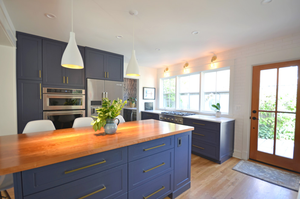 Example of a transitional kitchen design in DC Metro