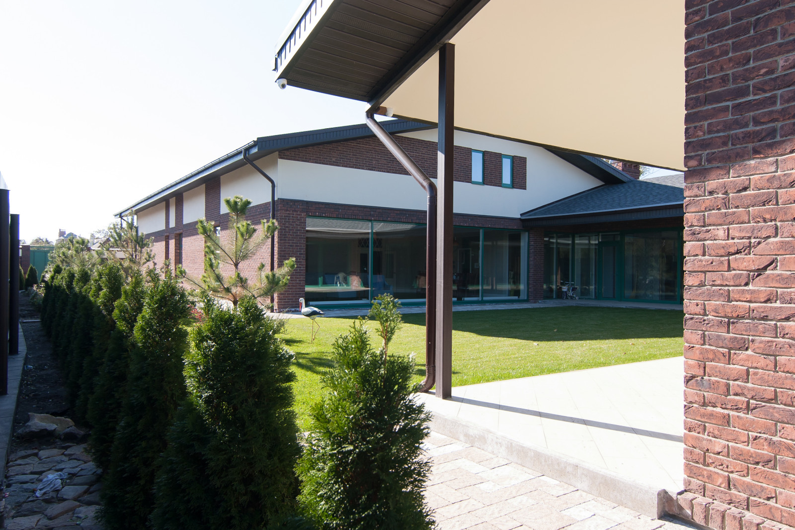 Одноэтажный жилой дом с бассейном и  SPA