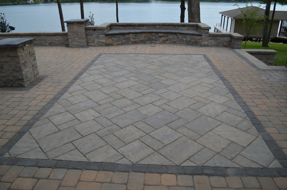 Inspiration for a mid-sized traditional backyard patio in DC Metro with concrete pavers.