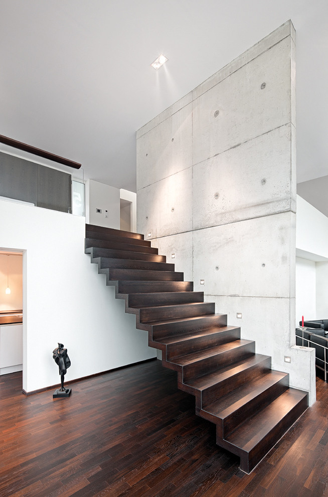 Design ideas for a small contemporary wood straight staircase in Berlin with wood risers.