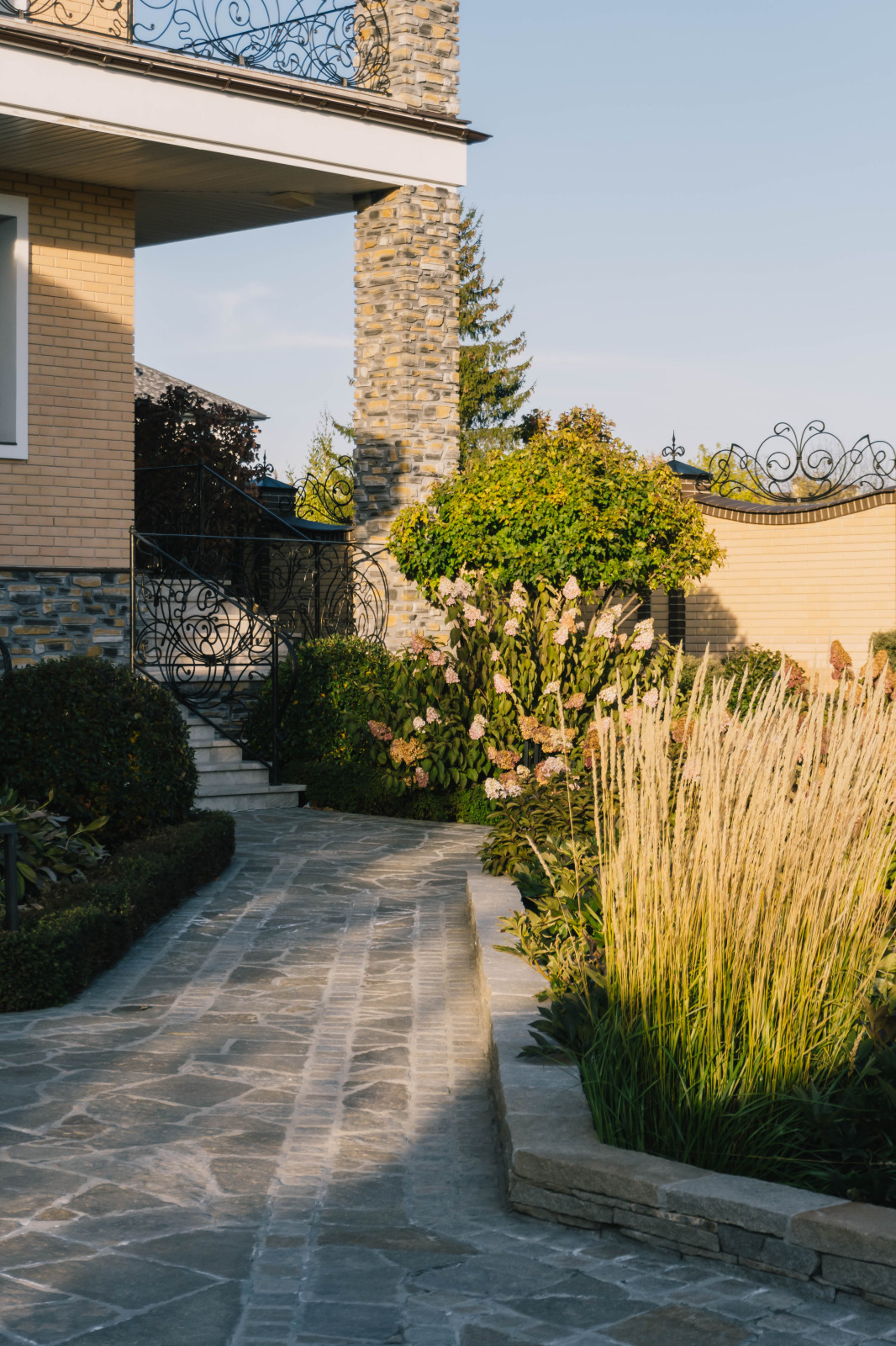 Сад с подпорными стенами