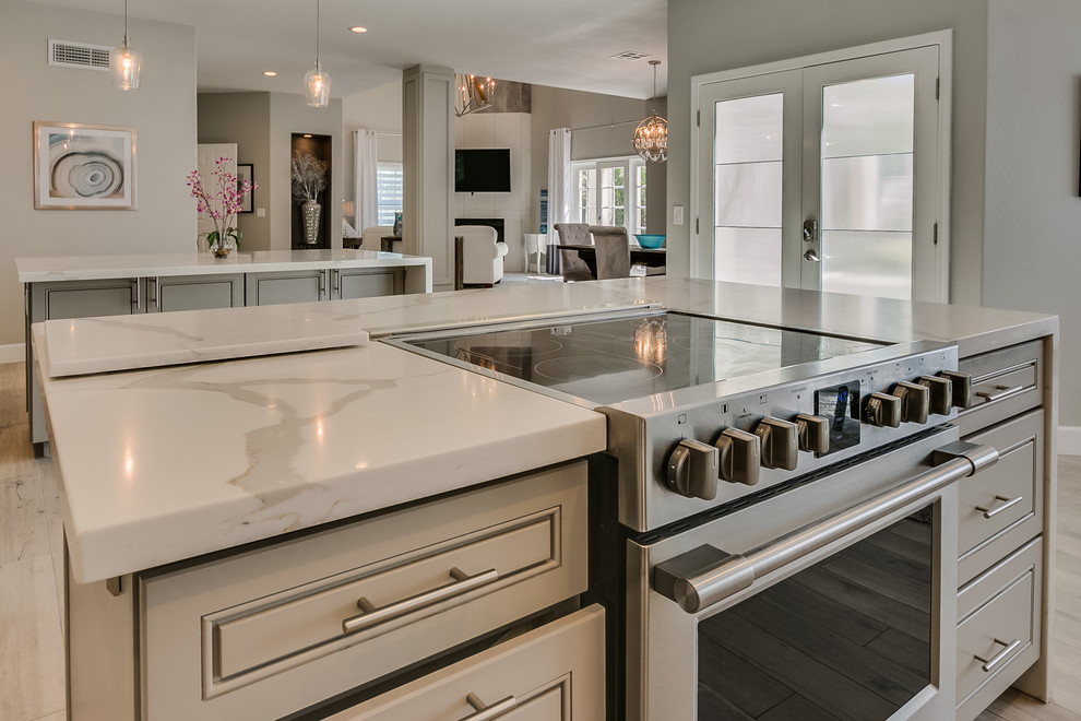 Kitchen - transitional kitchen idea in Phoenix