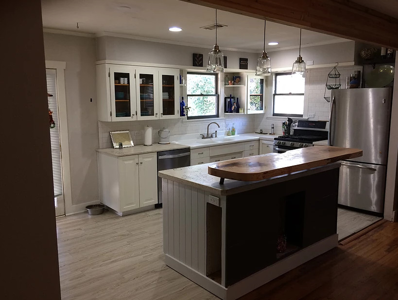 Kitchen - transitional kitchen idea in Austin