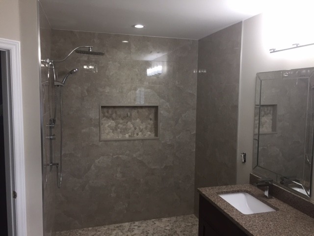 Before & After - En-suite 4 pc bathroom renovation - Brampton, ON June 2017